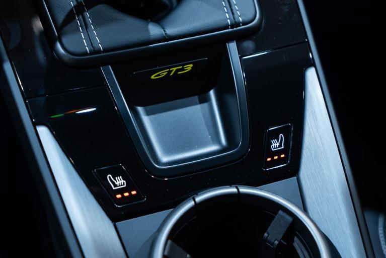 http://www.koenigseggchicago.com/galleria_images/114/114_p36_f.jpg
