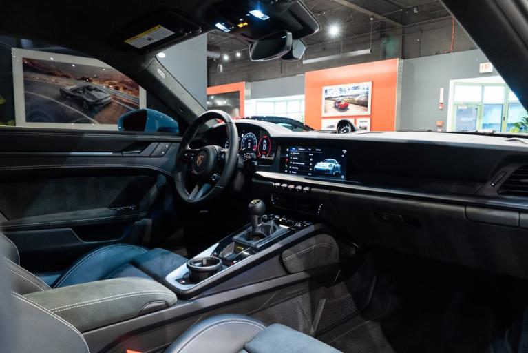 http://www.koenigseggchicago.com/galleria_images/114/114_p37_f.jpg