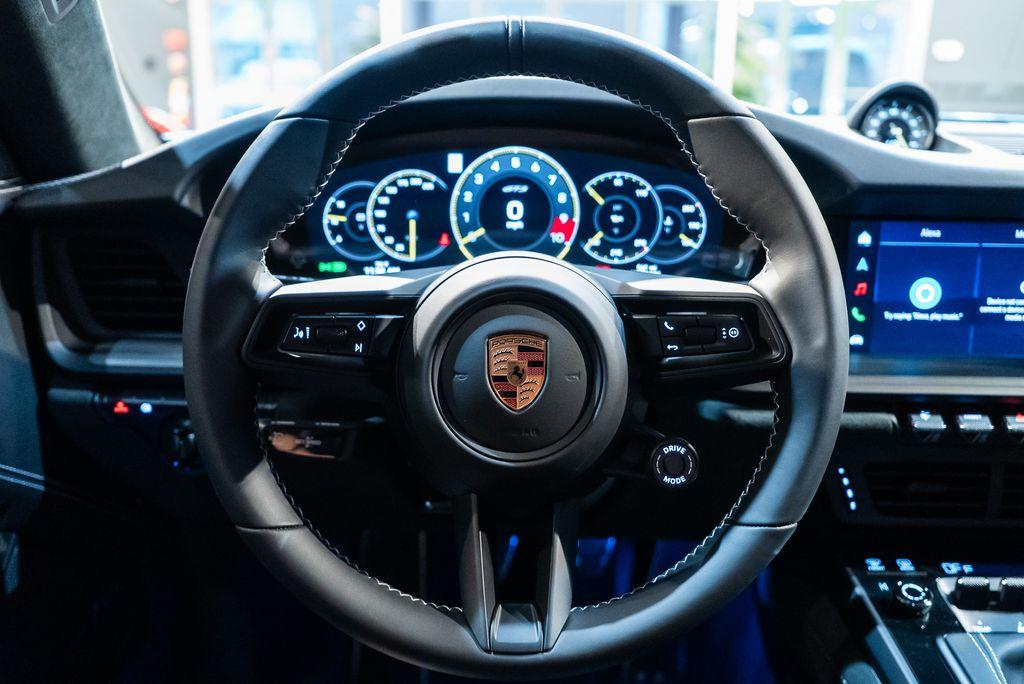 http://www.koenigseggchicago.com/galleria_images/114/114_p3_l.jpg