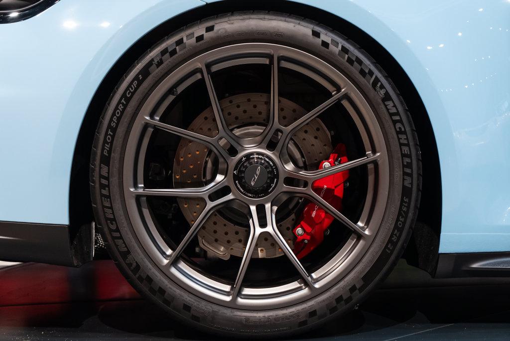 http://www.koenigseggchicago.com/galleria_images/114/114_p7_l.jpg