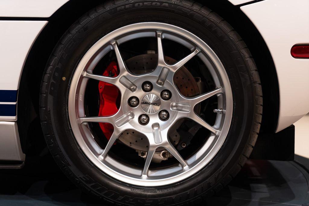 http://www.koenigseggchicago.com/galleria_images/115/115_p13_l.jpg