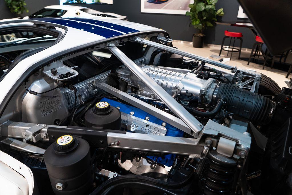 http://www.koenigseggchicago.com/galleria_images/115/115_p24_l.jpg