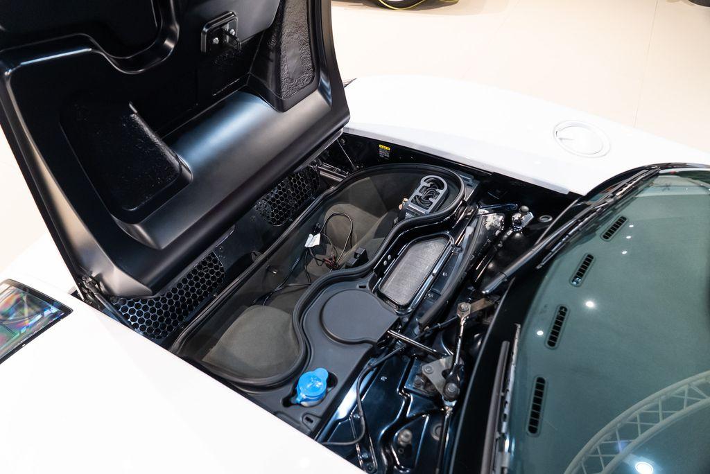 http://www.koenigseggchicago.com/galleria_images/115/115_p25_l.jpg