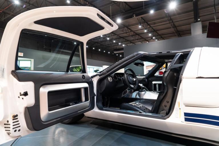 http://www.koenigseggchicago.com/galleria_images/115/115_p30_f.jpg