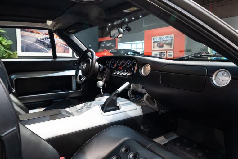 http://www.koenigseggchicago.com/galleria_images/115/115_p45_f.jpg