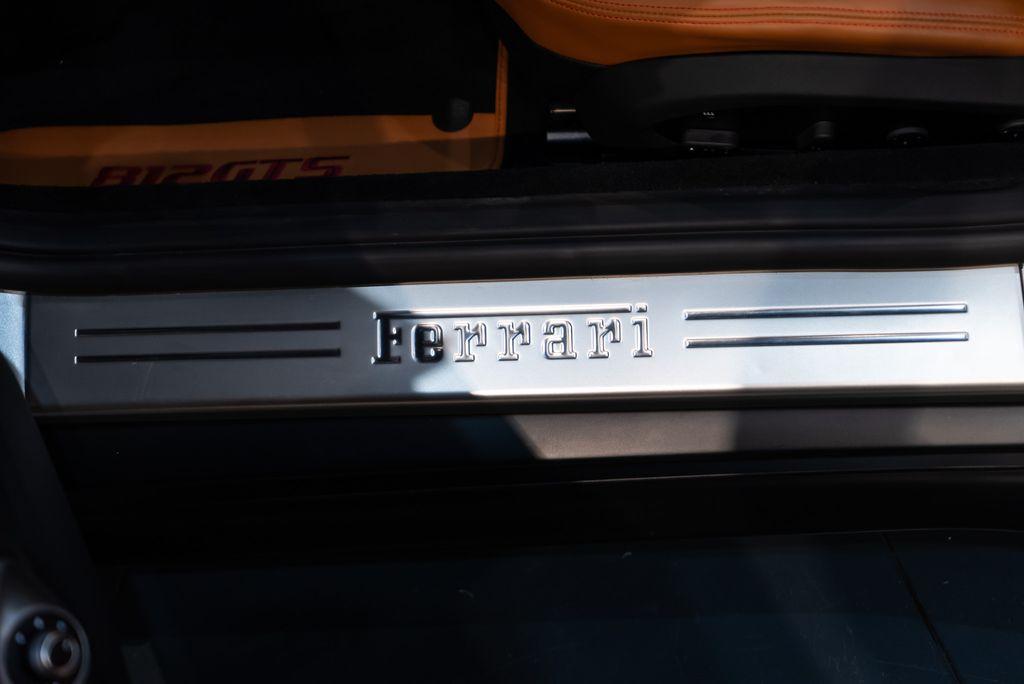 http://www.koenigseggchicago.com/galleria_images/116/116_p26_l.jpg