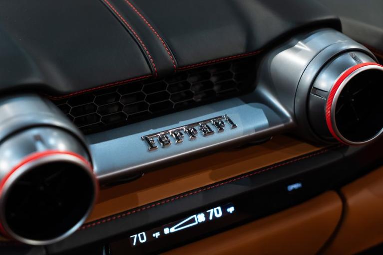 http://www.koenigseggchicago.com/galleria_images/116/116_p35_f.jpg