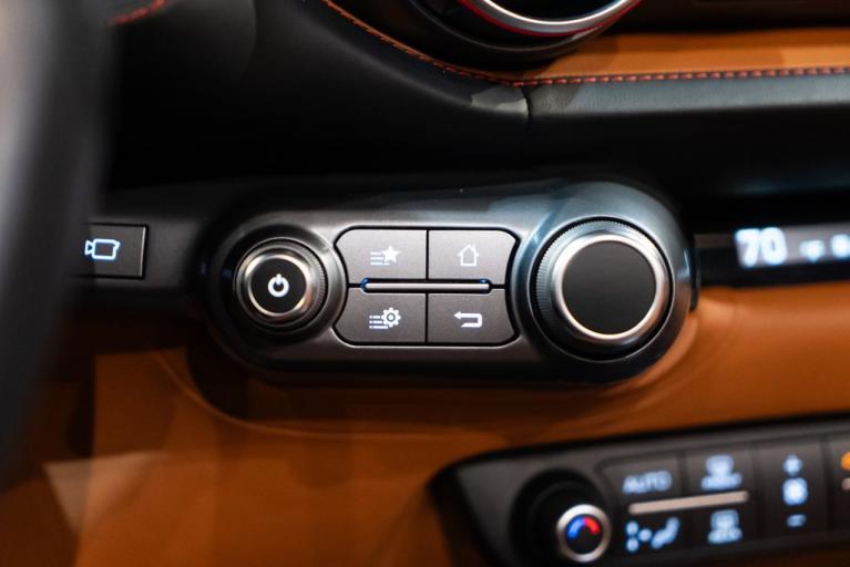 http://www.koenigseggchicago.com/galleria_images/116/116_p38_f.jpg