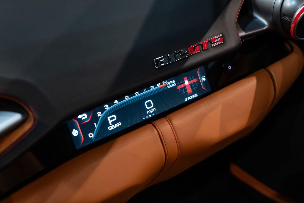 http://www.koenigseggchicago.com/galleria_images/116/116_p45_l.jpg