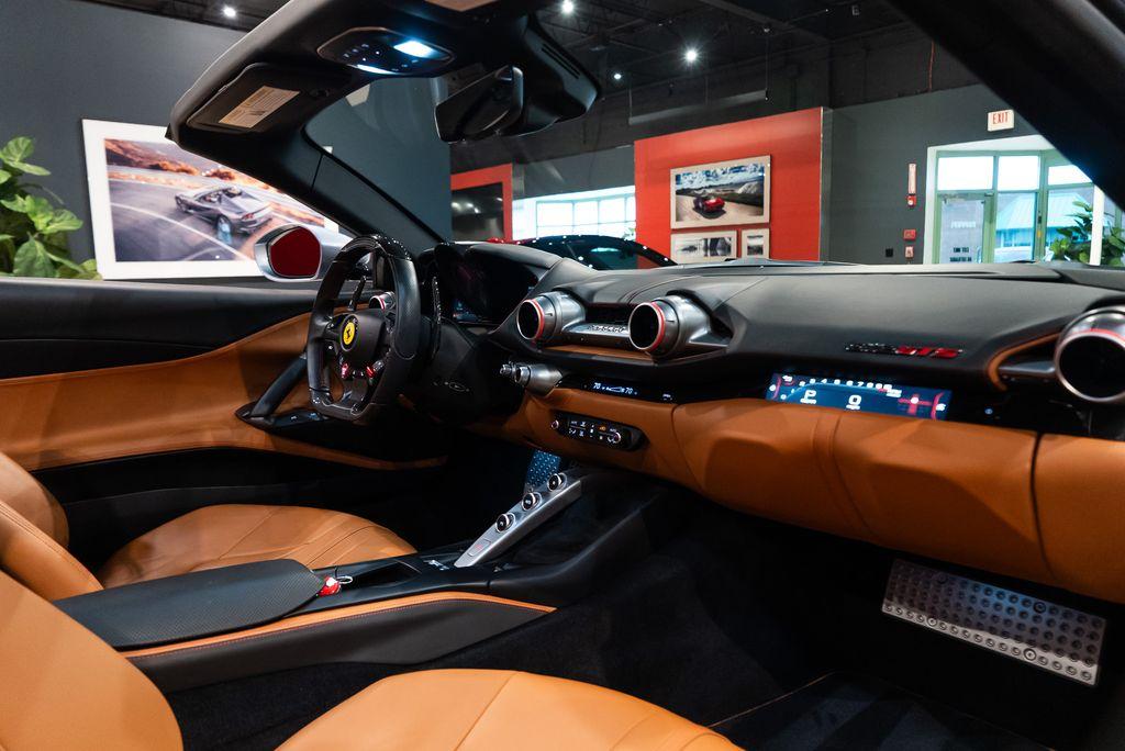 http://www.koenigseggchicago.com/galleria_images/116/116_p47_l.jpg
