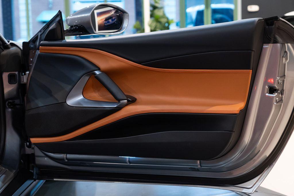http://www.koenigseggchicago.com/galleria_images/116/116_p50_l.jpg