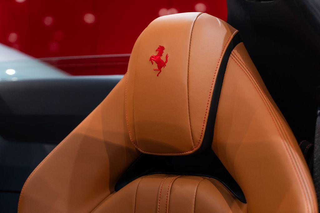http://www.koenigseggchicago.com/galleria_images/116/116_p6_l.jpg