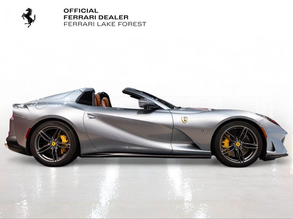 http://www.koenigseggchicago.com/galleria_images/116/116_p9_l.jpg