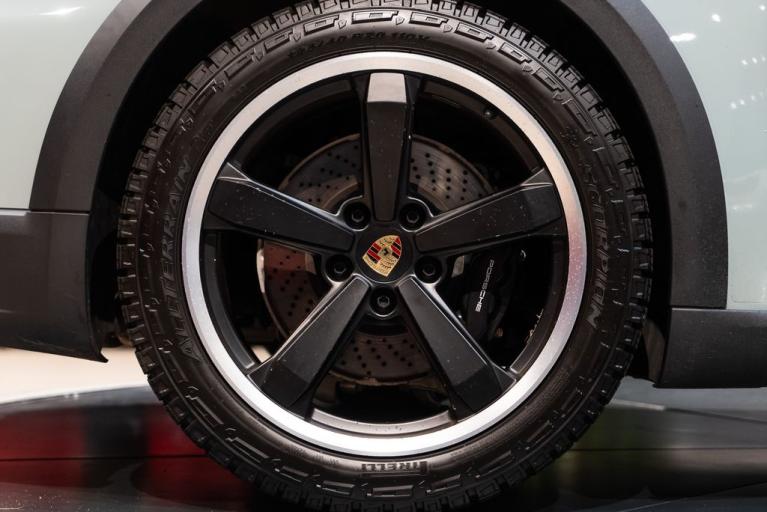 http://www.koenigseggchicago.com/galleria_images/117/117_p14_f.jpg