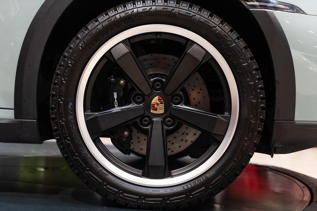 http://www.koenigseggchicago.com/galleria_images/117/117_p15_l.jpg