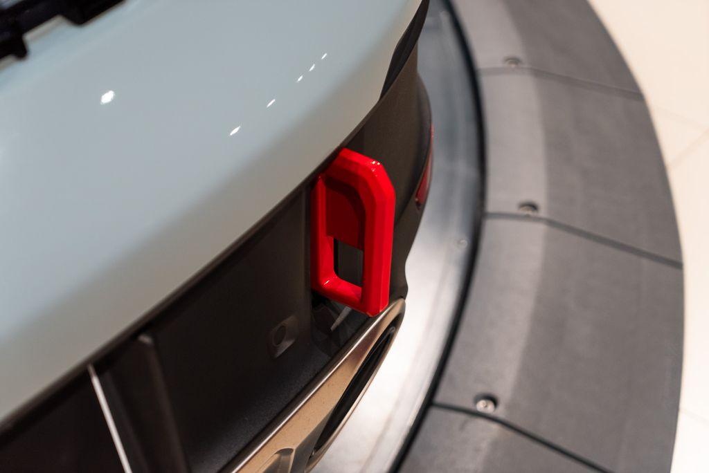 http://www.koenigseggchicago.com/galleria_images/117/117_p17_l.jpg