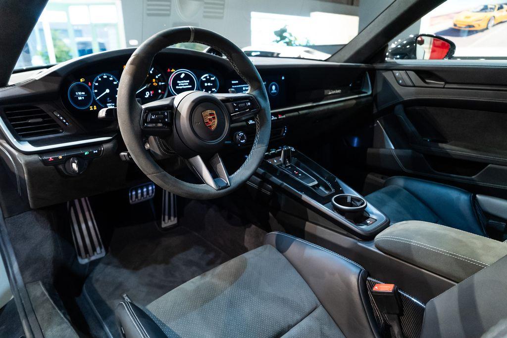 http://www.koenigseggchicago.com/galleria_images/117/117_p26_l.jpg