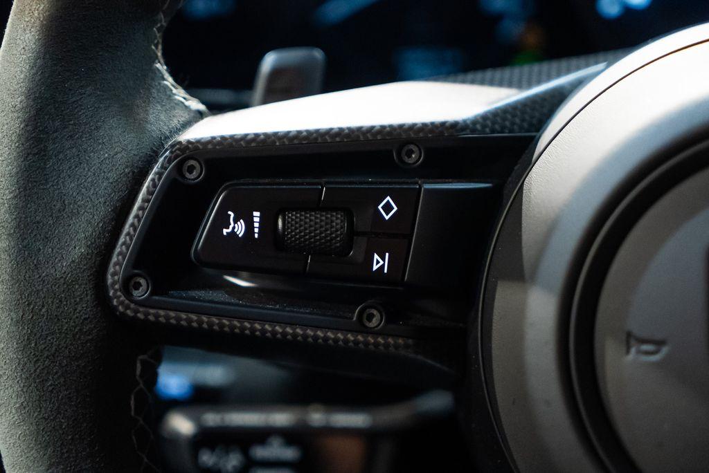 http://www.koenigseggchicago.com/galleria_images/117/117_p28_l.jpg