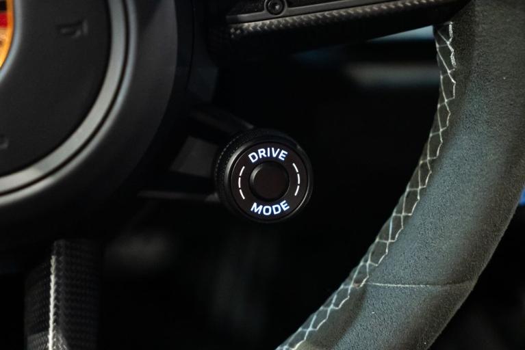 http://www.koenigseggchicago.com/galleria_images/117/117_p30_f.jpg