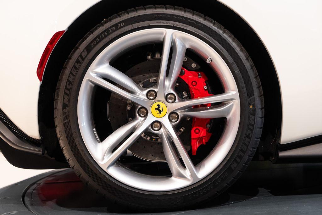 http://www.koenigseggchicago.com/galleria_images/118/118_p14_l.jpg