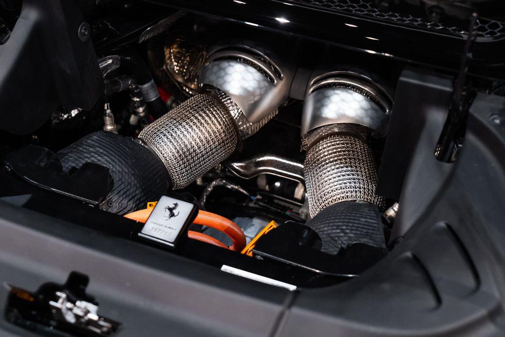 http://www.koenigseggchicago.com/galleria_images/118/118_p18_l.jpg