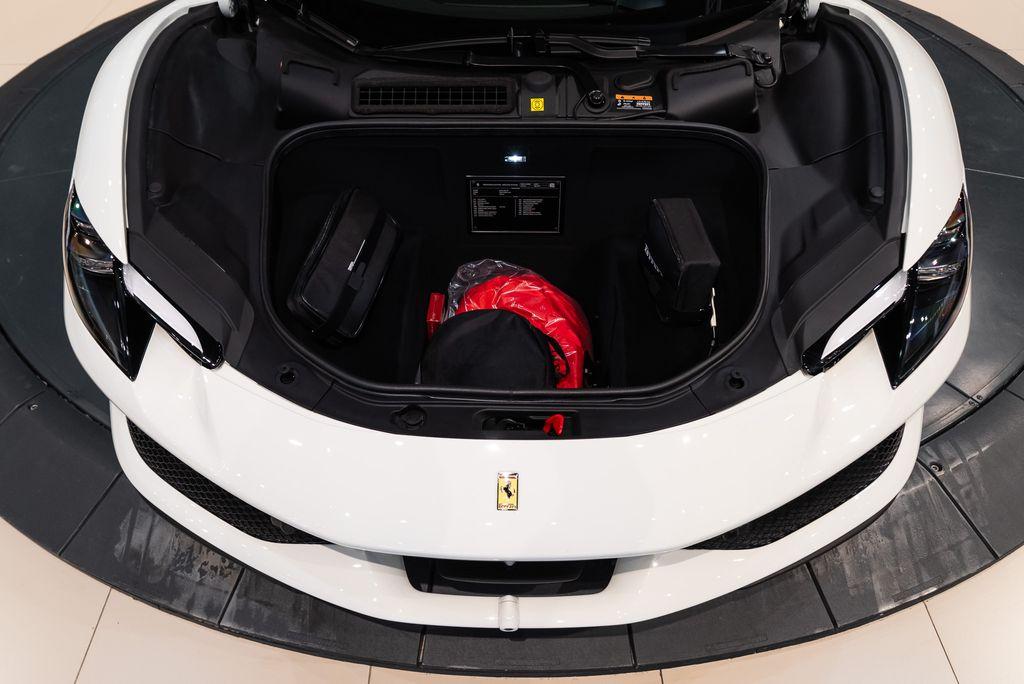 http://www.koenigseggchicago.com/galleria_images/118/118_p20_l.jpg