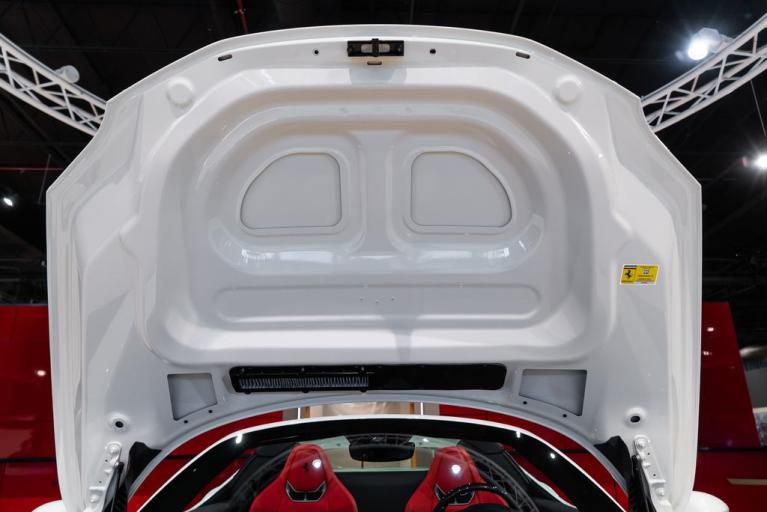 http://www.koenigseggchicago.com/galleria_images/118/118_p21_f.jpg