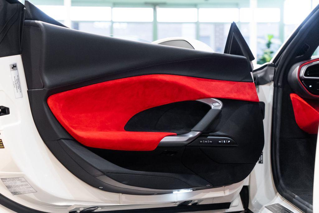 http://www.koenigseggchicago.com/galleria_images/118/118_p25_l.jpg