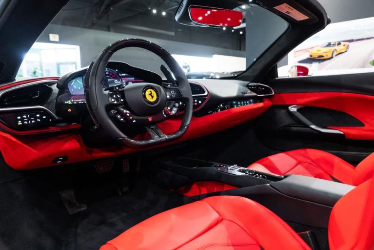 http://www.koenigseggchicago.com/galleria_images/118/118_p27_f.jpg