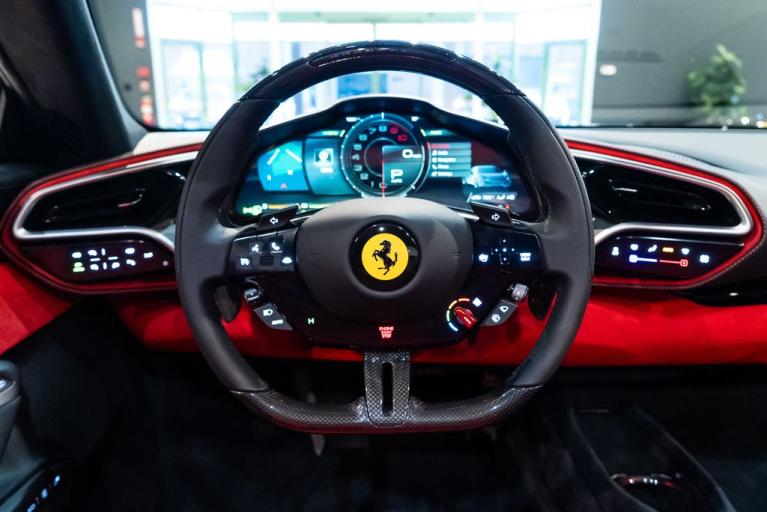 http://www.koenigseggchicago.com/galleria_images/118/118_p28_f.jpg