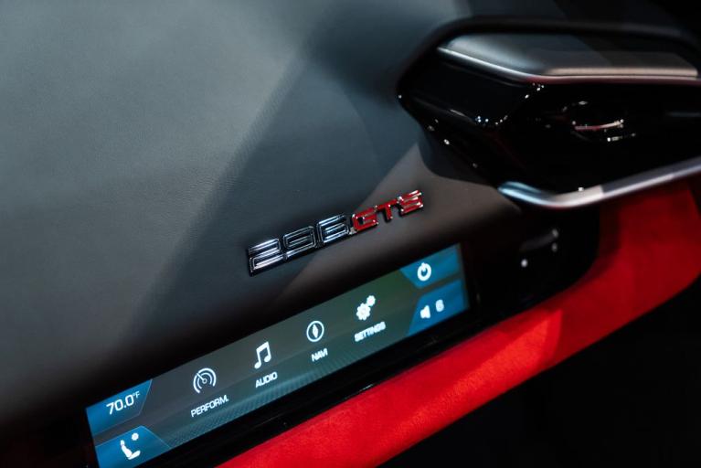 http://www.koenigseggchicago.com/galleria_images/118/118_p36_f.jpg