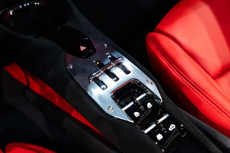 http://www.koenigseggchicago.com/galleria_images/118/118_p38_f.jpg