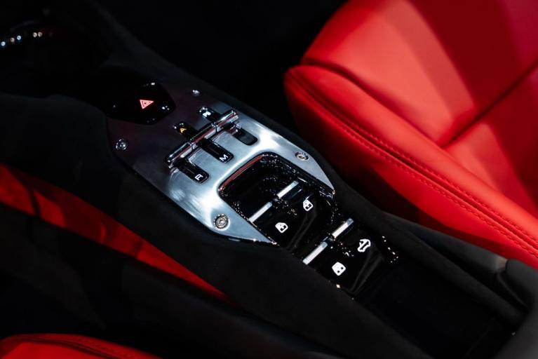 http://www.koenigseggchicago.com/galleria_images/118/118_p40_f.jpg