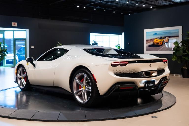 http://www.koenigseggchicago.com/galleria_images/118/118_p46_f.jpg