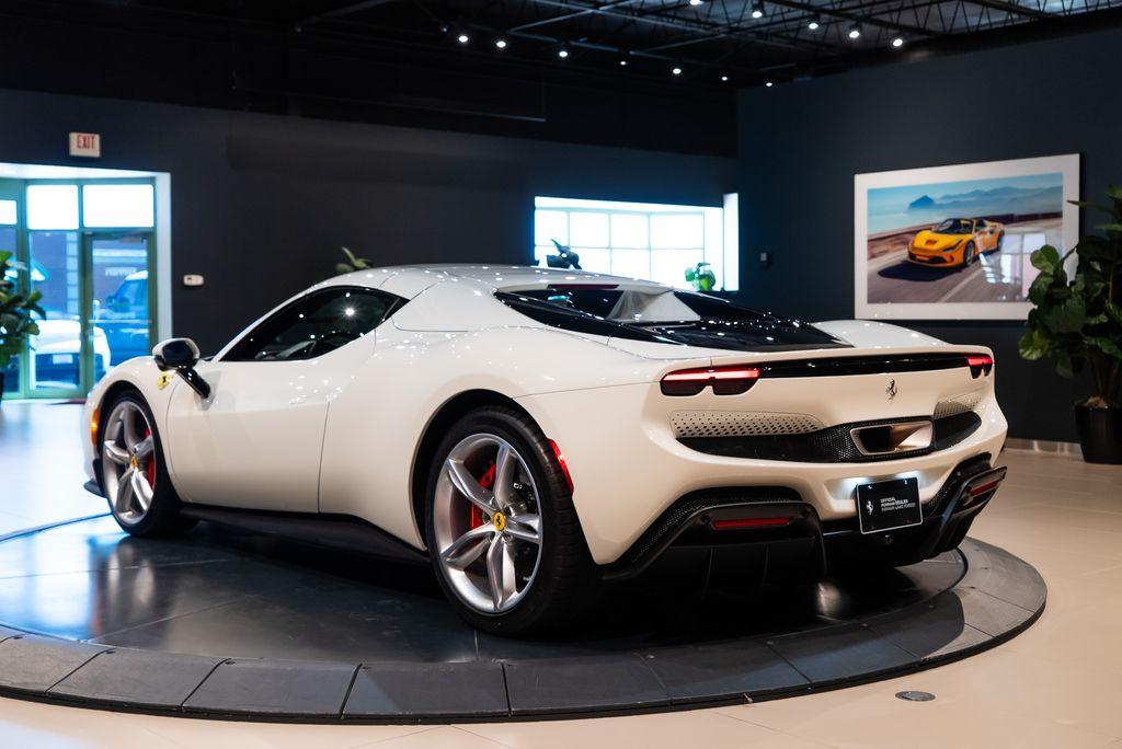 http://www.koenigseggchicago.com/galleria_images/118/118_p46_l.jpg