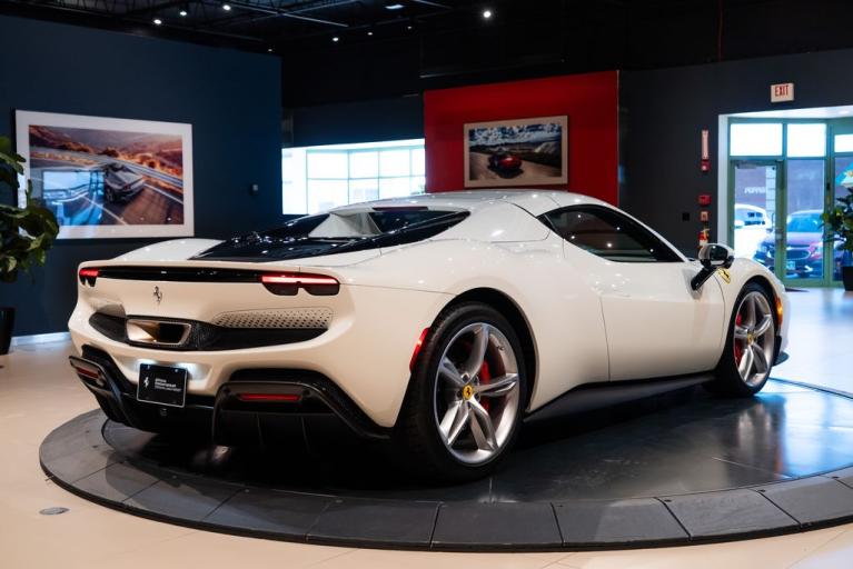 http://www.koenigseggchicago.com/galleria_images/118/118_p47_f.jpg