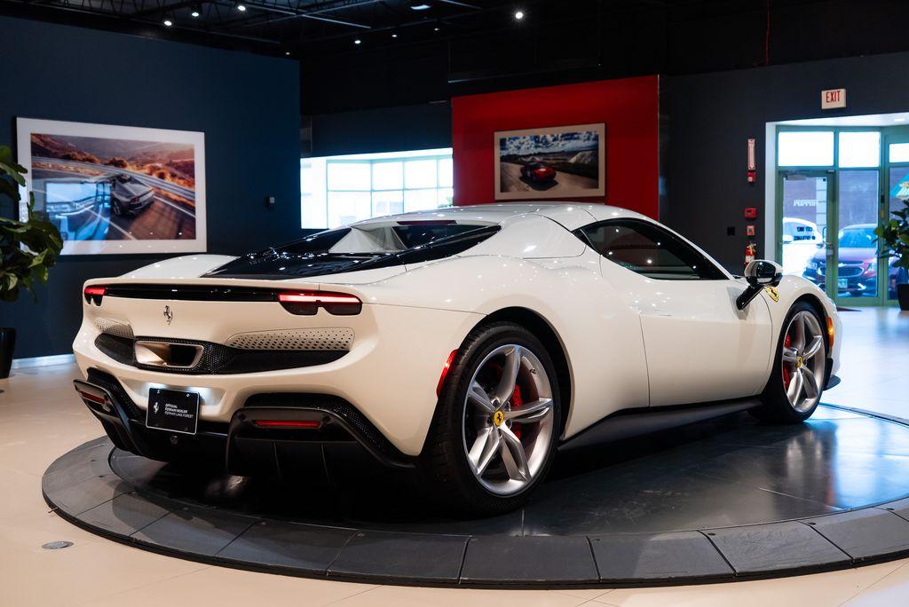 http://www.koenigseggchicago.com/galleria_images/118/118_p47_l.jpg