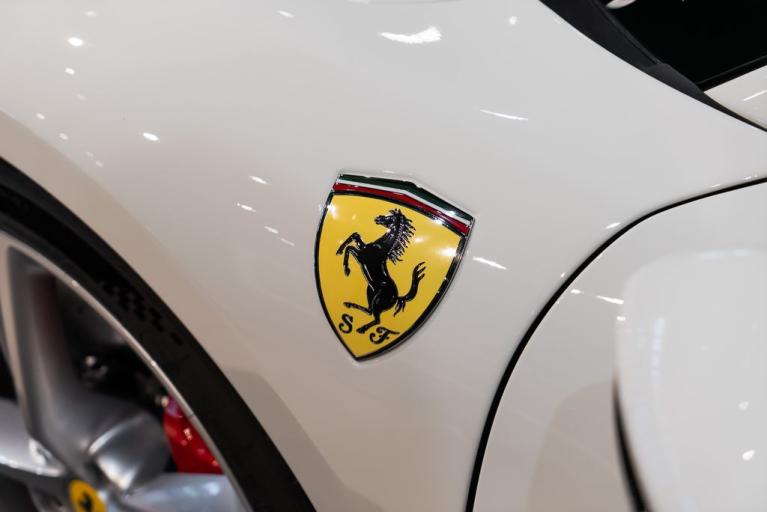 http://www.koenigseggchicago.com/galleria_images/118/118_p49_f.jpg