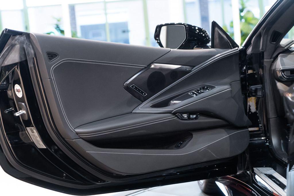 http://www.koenigseggchicago.com/galleria_images/119/119_p24_l.jpg