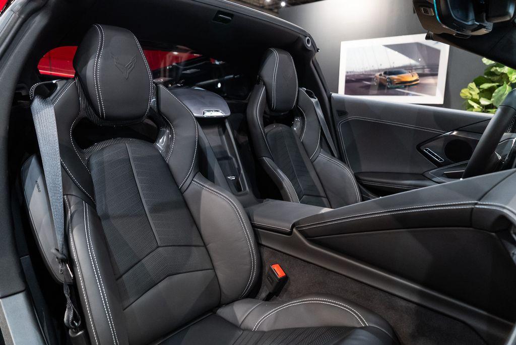 http://www.koenigseggchicago.com/galleria_images/119/119_p41_l.jpg