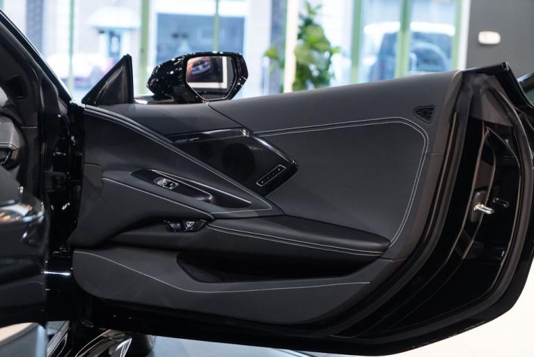 http://www.koenigseggchicago.com/galleria_images/119/119_p43_f.jpg