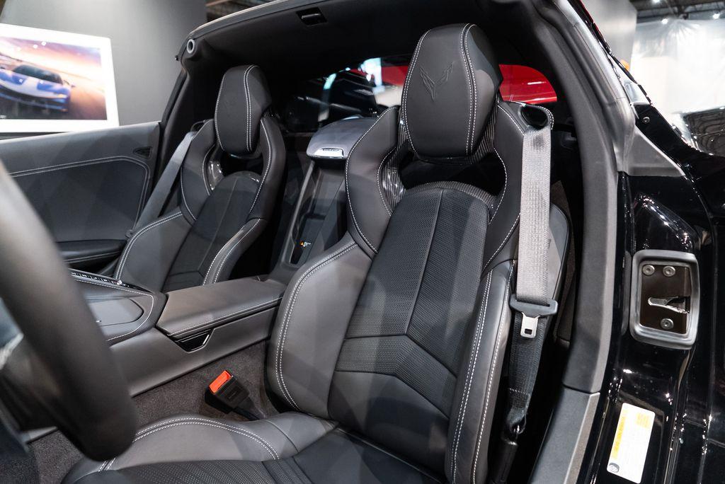 http://www.koenigseggchicago.com/galleria_images/119/119_p4_l.jpg