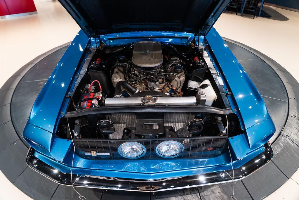 http://www.koenigseggchicago.com/galleria_images/120/120_p14_l.jpg