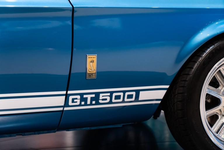 http://www.koenigseggchicago.com/galleria_images/120/120_p16_f.jpg