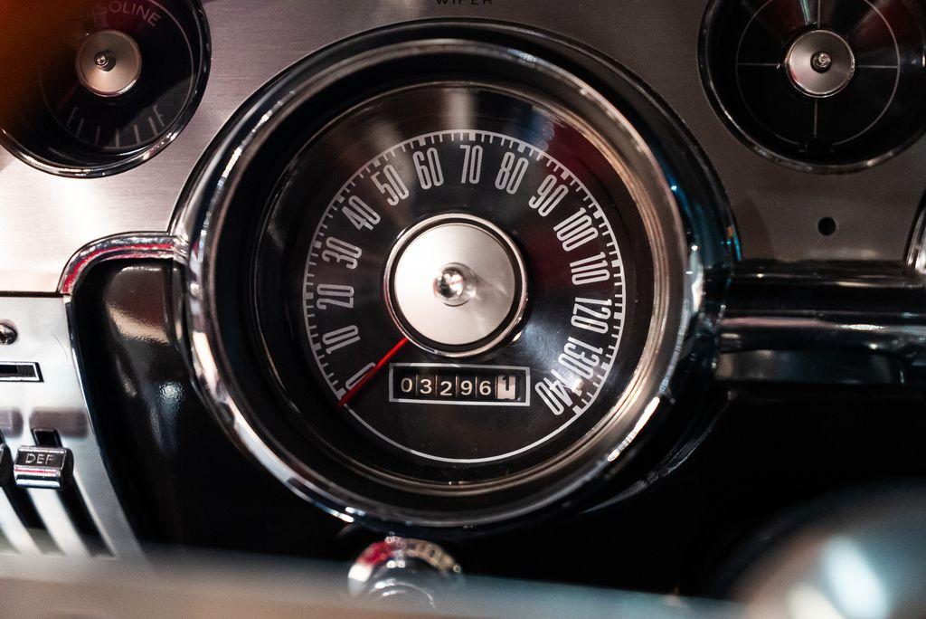http://www.koenigseggchicago.com/galleria_images/120/120_p35_l.jpg
