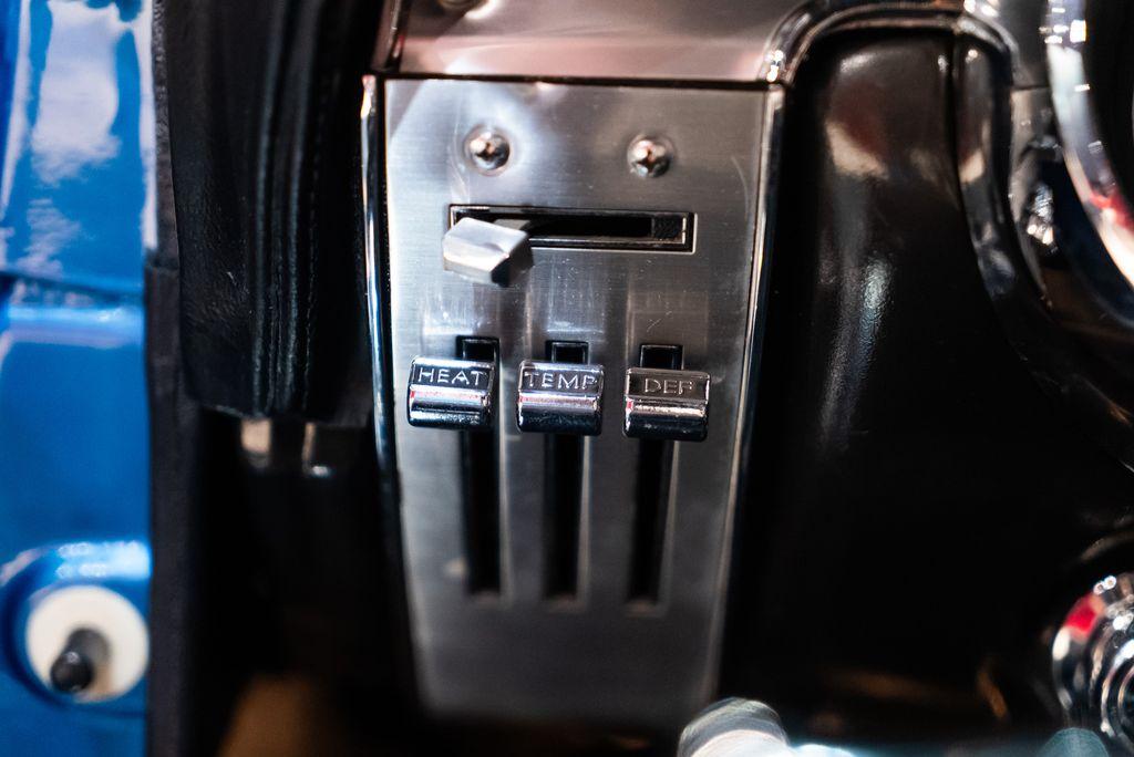 http://www.koenigseggchicago.com/galleria_images/120/120_p36_l.jpg