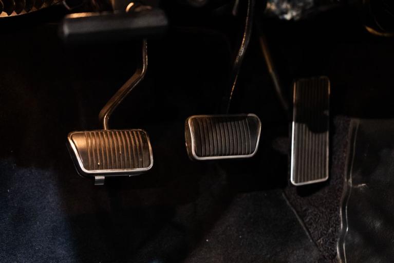 http://www.koenigseggchicago.com/galleria_images/120/120_p37_f.jpg