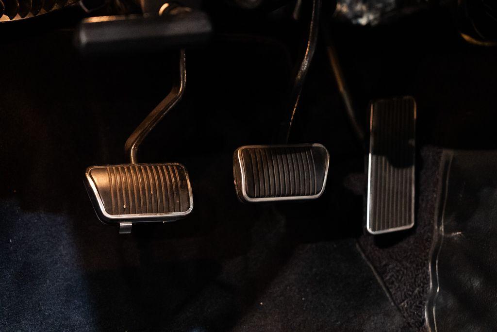 http://www.koenigseggchicago.com/galleria_images/120/120_p37_l.jpg