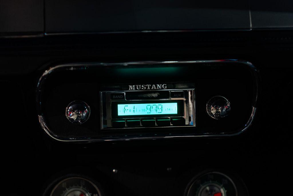 http://www.koenigseggchicago.com/galleria_images/120/120_p38_l.jpg