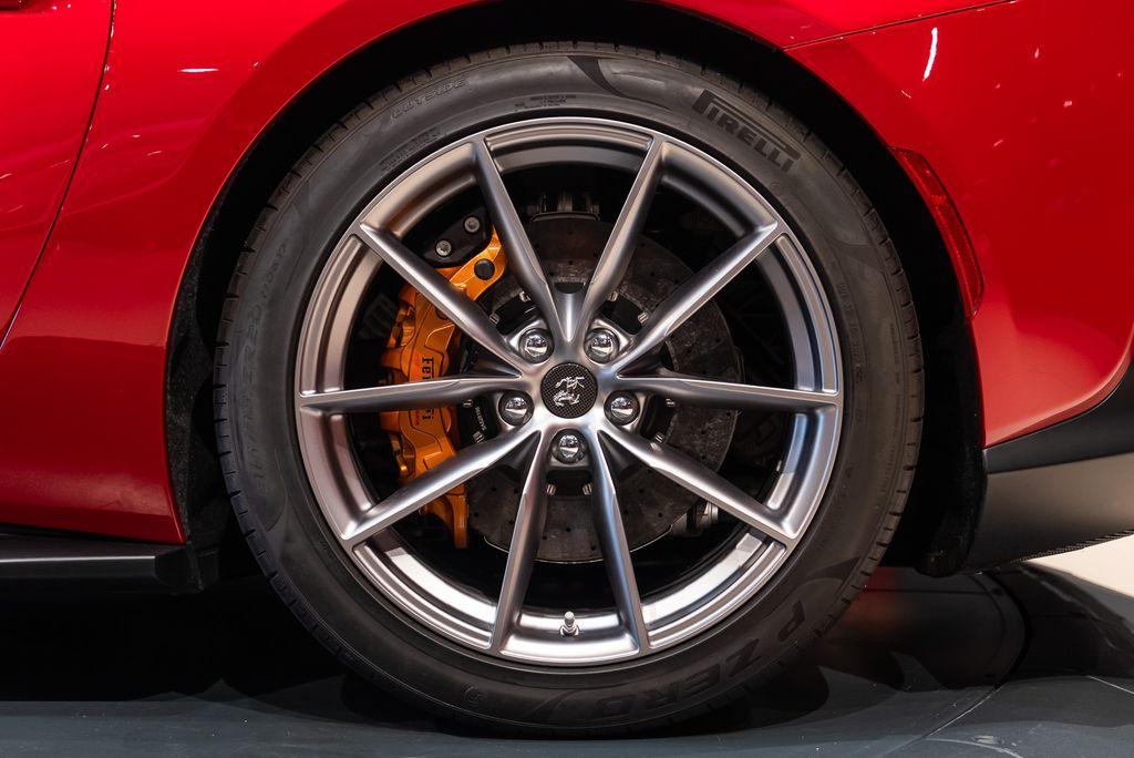 http://www.koenigseggchicago.com/galleria_images/121/121_p14_l.jpg